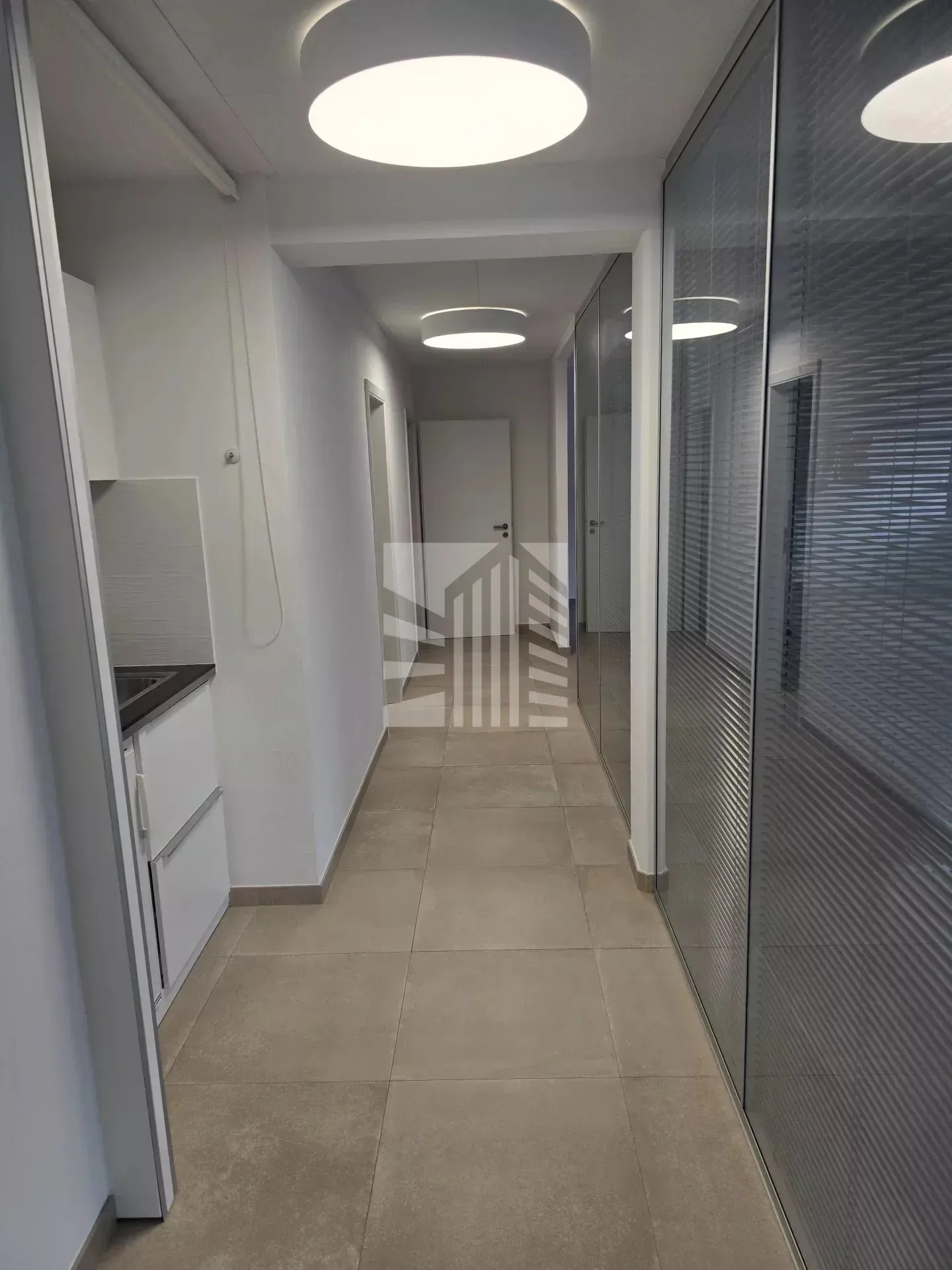 Superbo ufficio o studio ben attrezzato - Foto 5 di 9