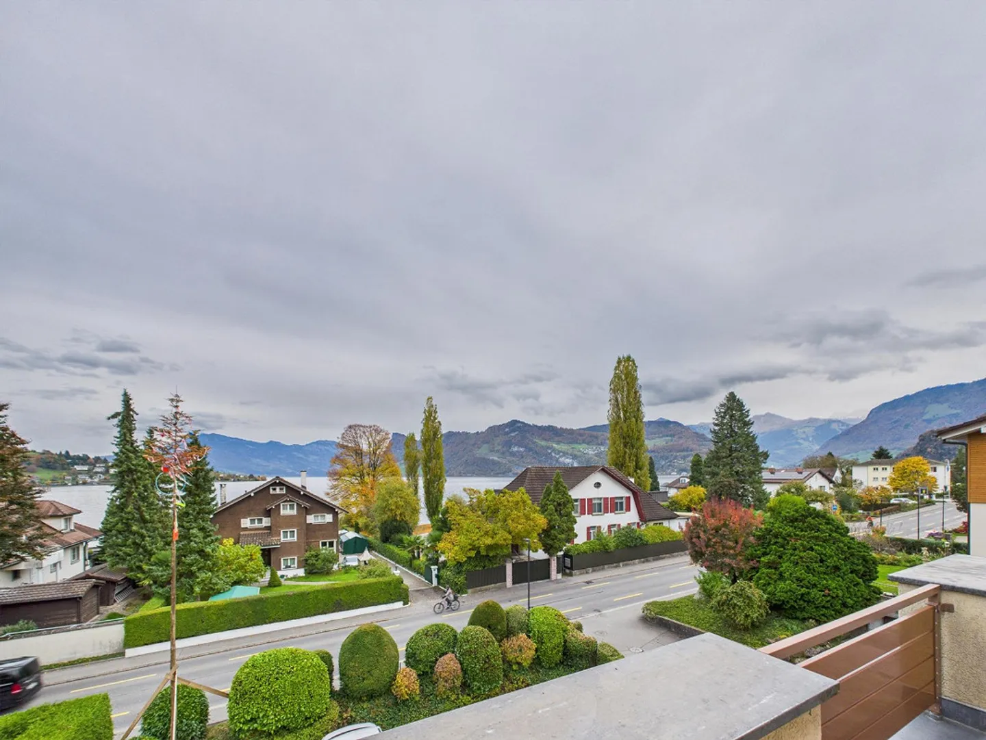 Appartamento attico da sogno con vista sul lago a Hergiswil NW - Foto 13 di 14