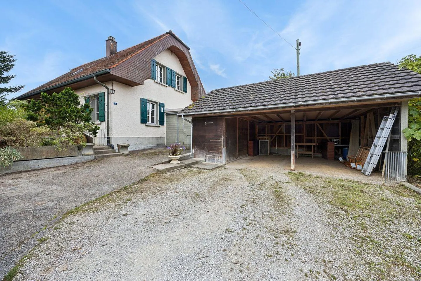 Affascinante casa residenziale con due appartamenti e grande giardino - Foto 2 di 13