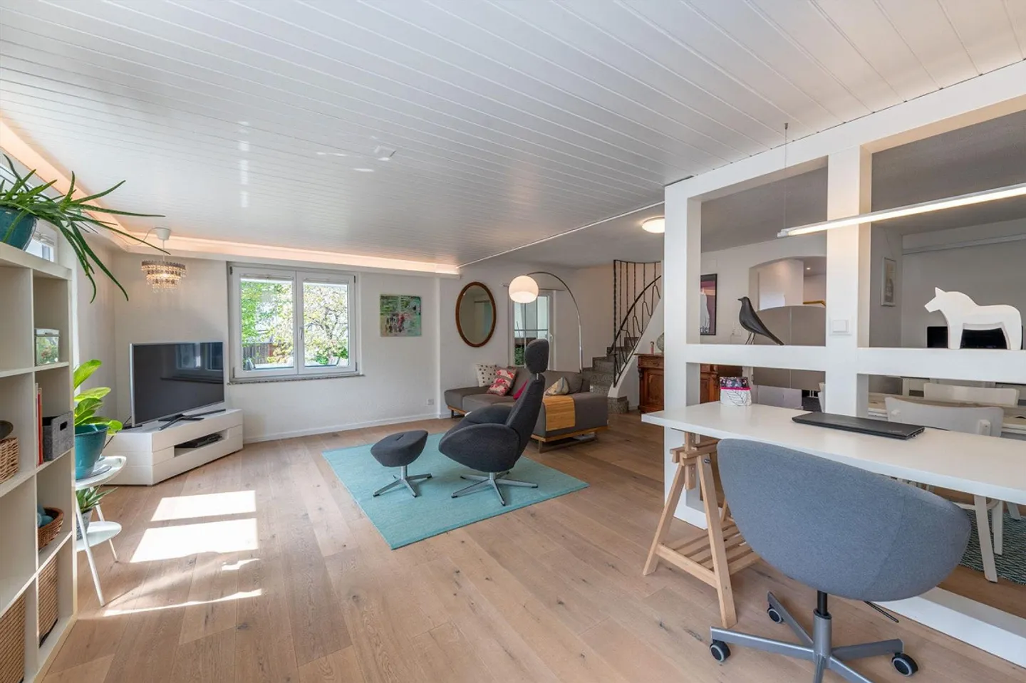 Modern house with flexible space and possible annex - Photo 3 of 13
