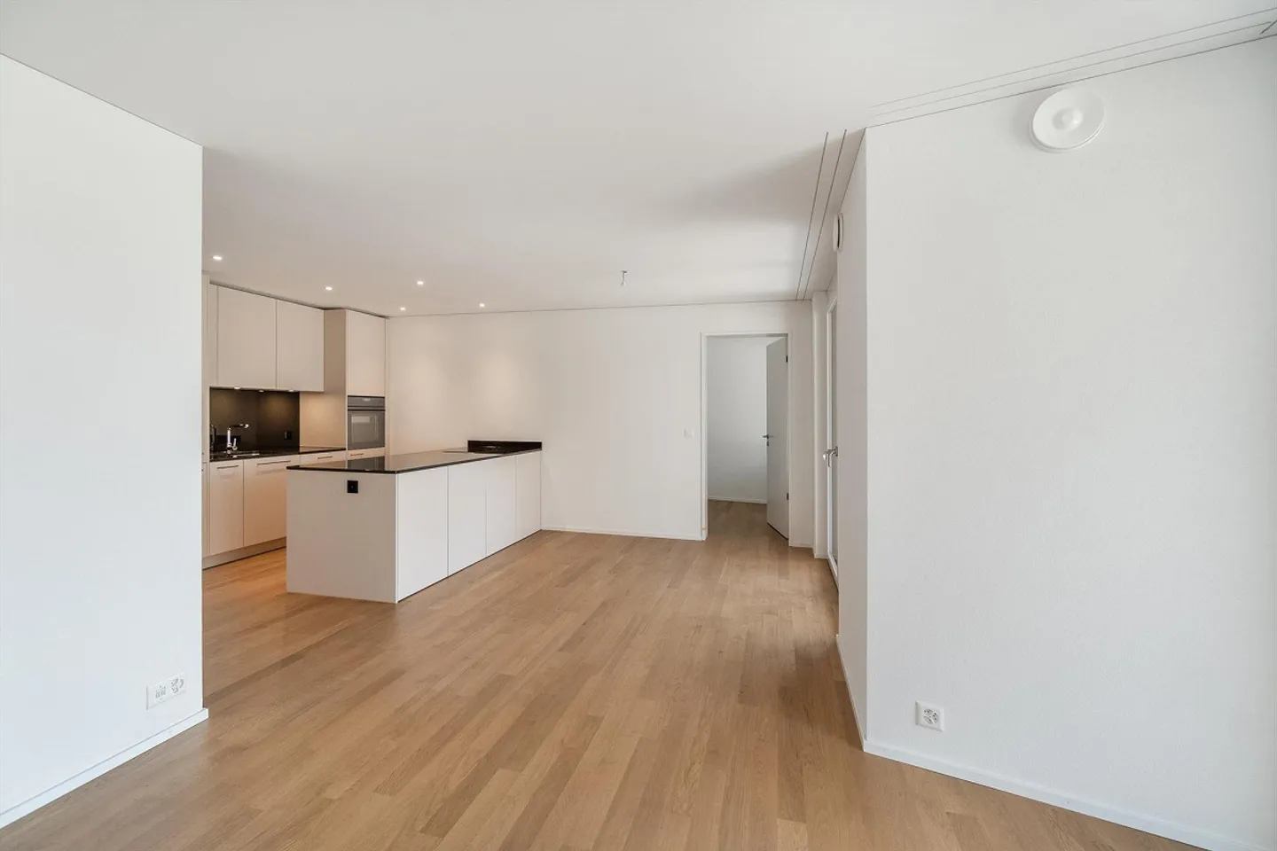 Special 1-room free! - Photo 4 of 11
