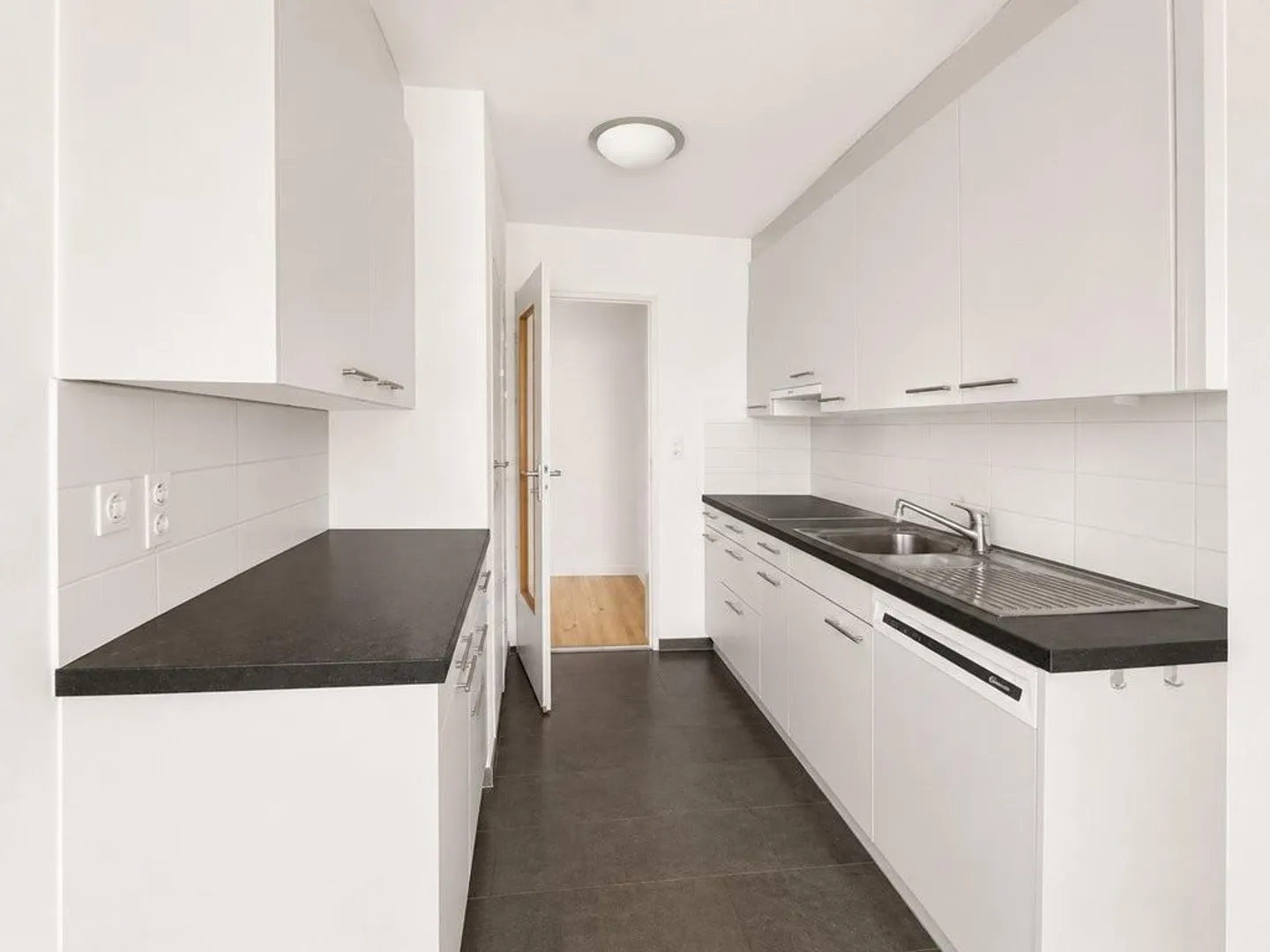 Modern apartment with two balconies in an attractive location in Birsfelden - Photo 5 of 8