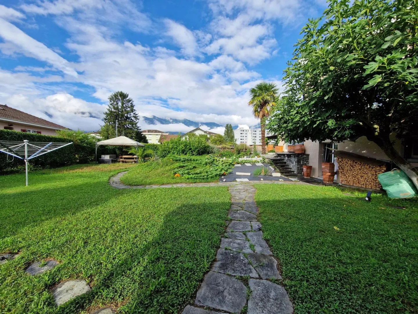 Villa spacieuse avec cabinet médical - Photo 3 sur 13