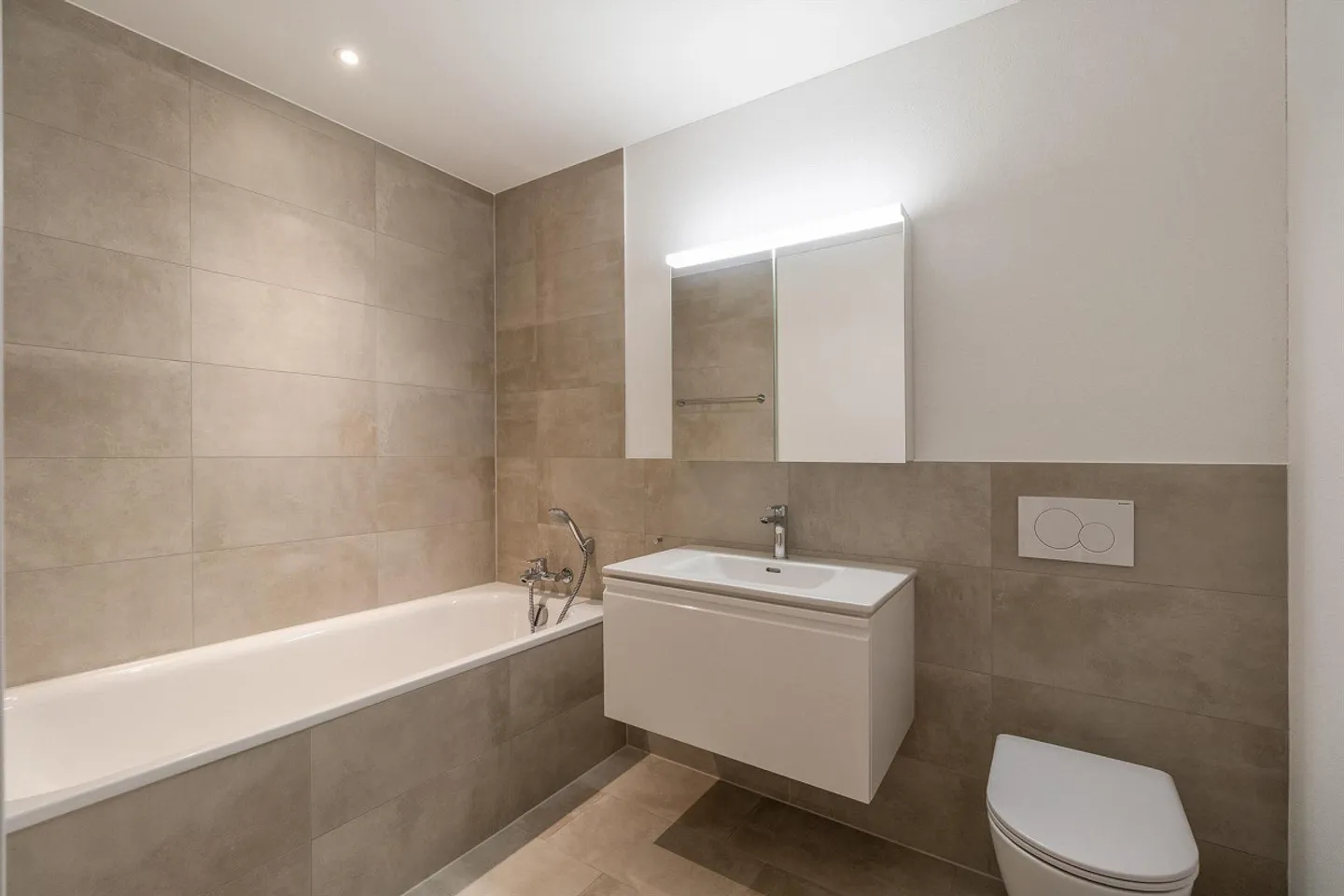 Special 1-room free! - Photo 7 of 11