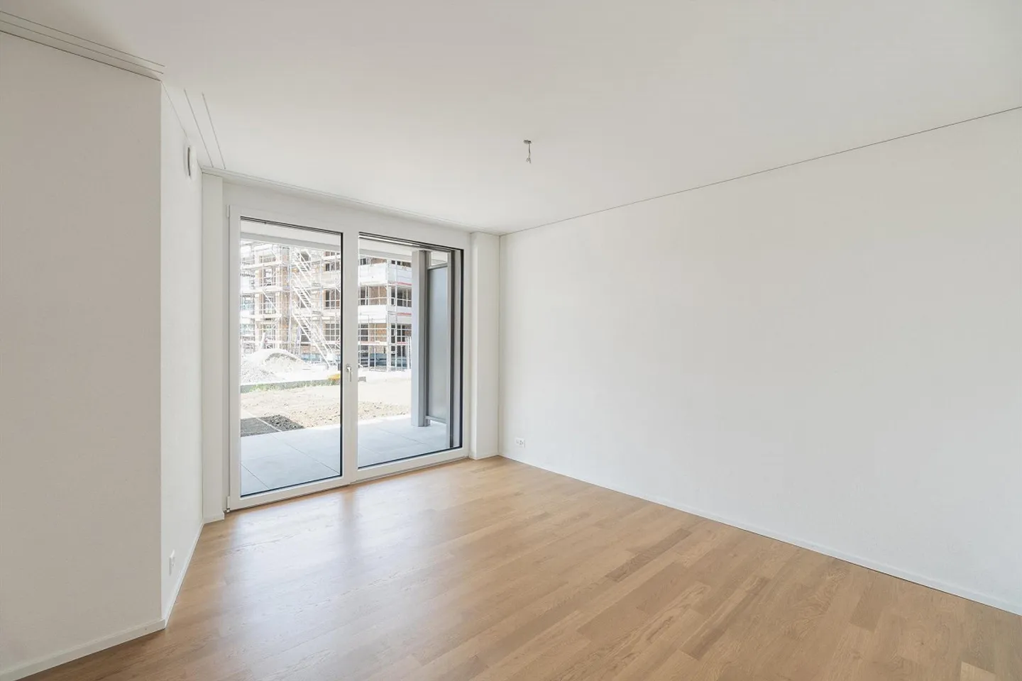 Special 1-room free! - Photo 9 of 11