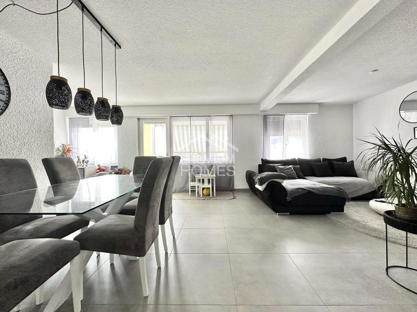 Emménager et se sentir chez soi Appartement lumineux avec concept de vie ouvert - Photo 2 sur 9