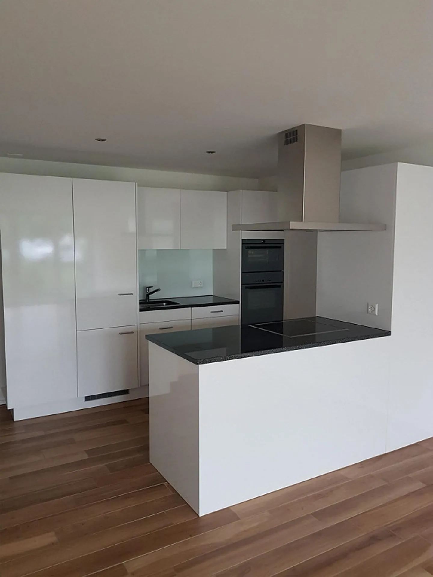 Moderno appartamento di 2,5 stanze in una posizione tranquilla - Foto 3 di 13