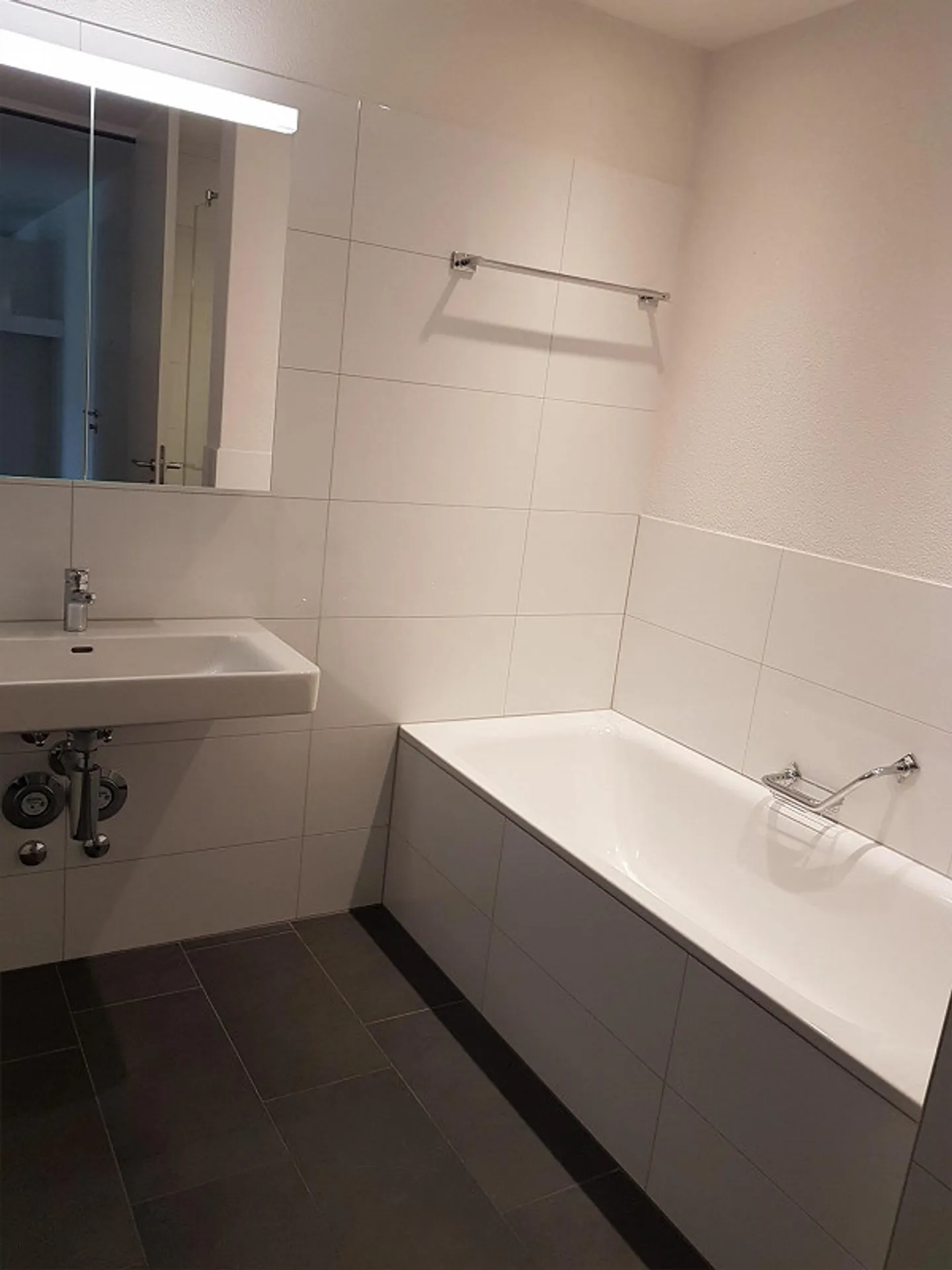 Moderno appartamento di 2,5 stanze in una posizione tranquilla - Foto 9 di 13