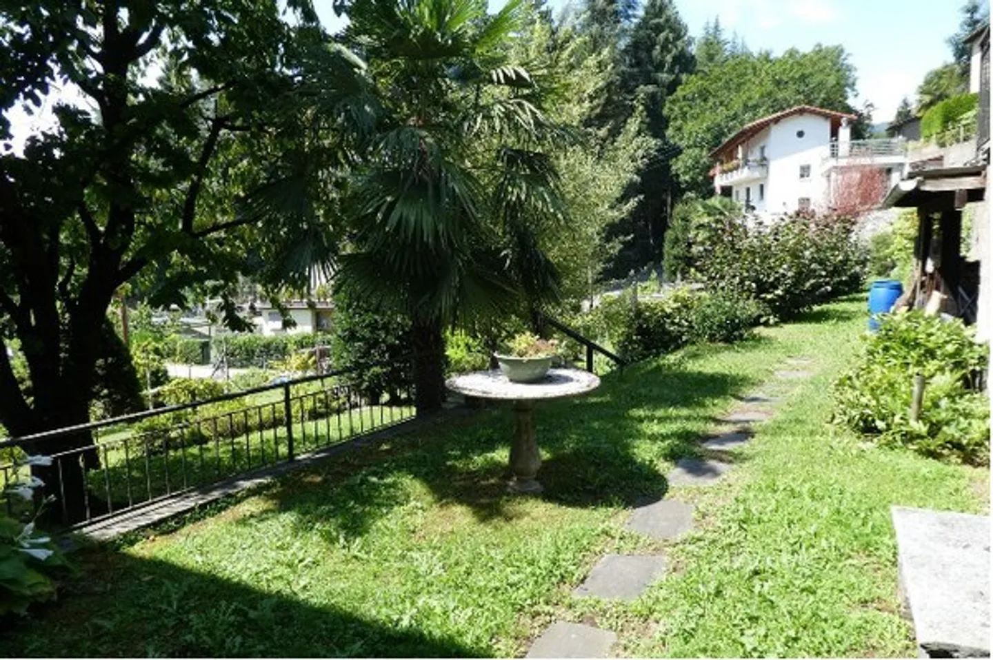 Vendiamo un terreno edificabile con una casa bifamiliare a Sonvico - Foto 5 di 9