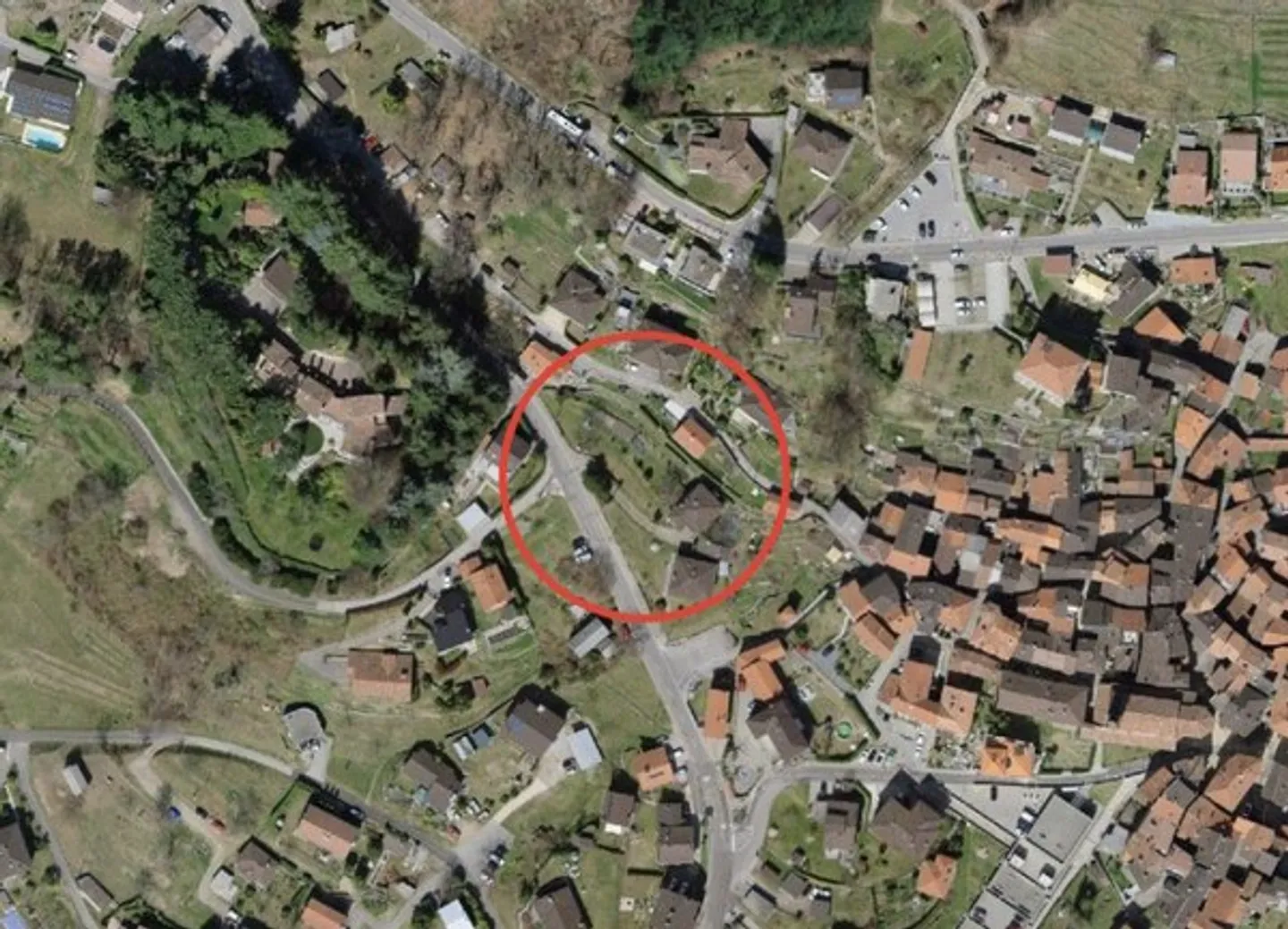 Vendiamo un terreno edificabile con una casa bifamiliare a Sonvico - Foto 8 di 9