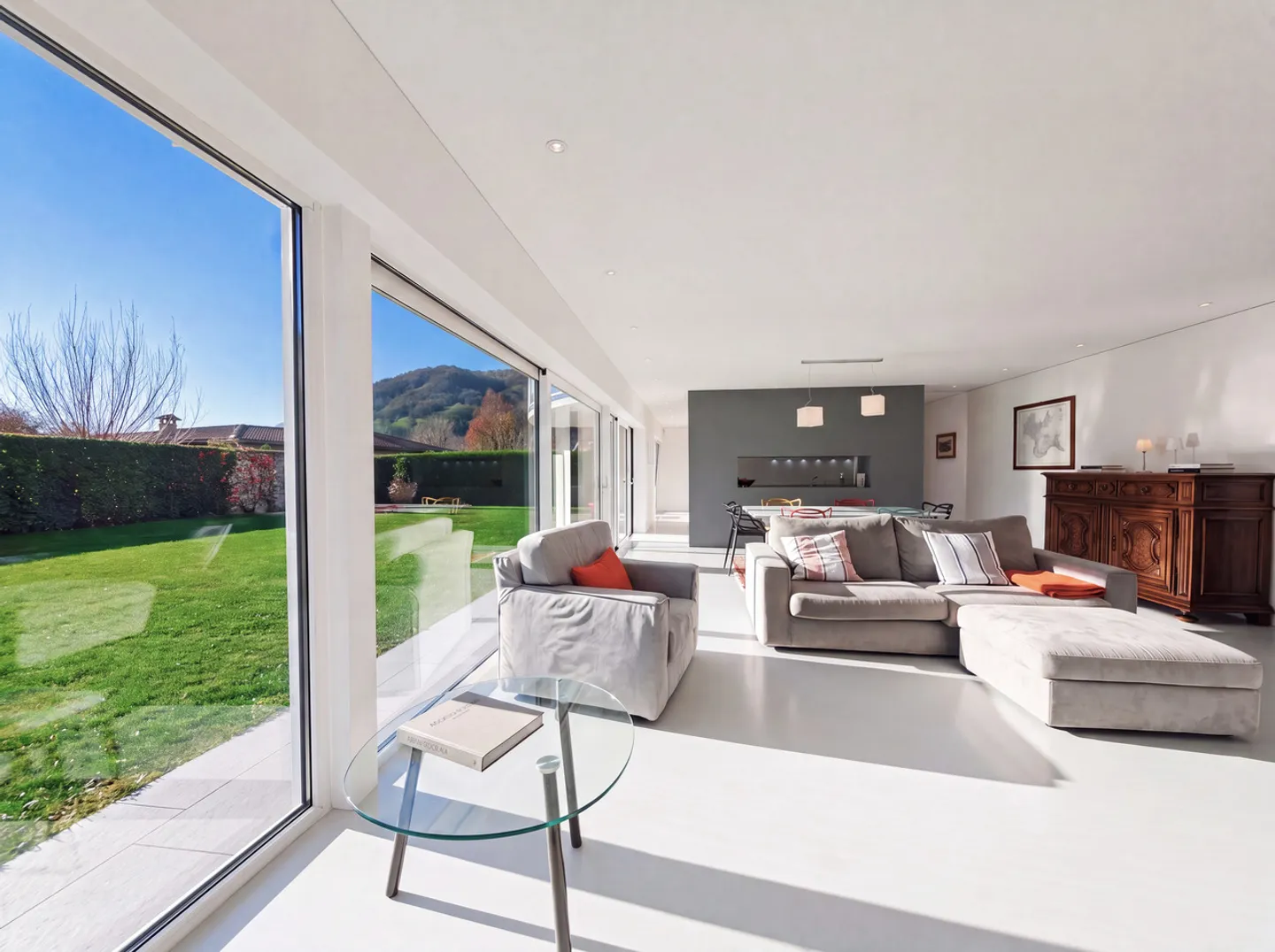 Lugano, Dino: Modern villa with garden, terraces and open view - Photo 3 of 21