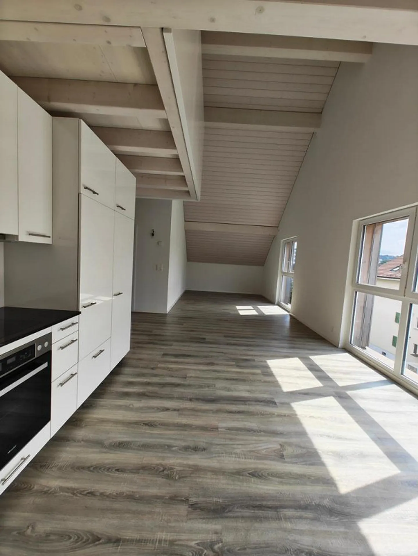 Appartement duplex moderne de 3,5 pièces au 3ème étage / Promotion de loyer - Photo 1 sur 10
