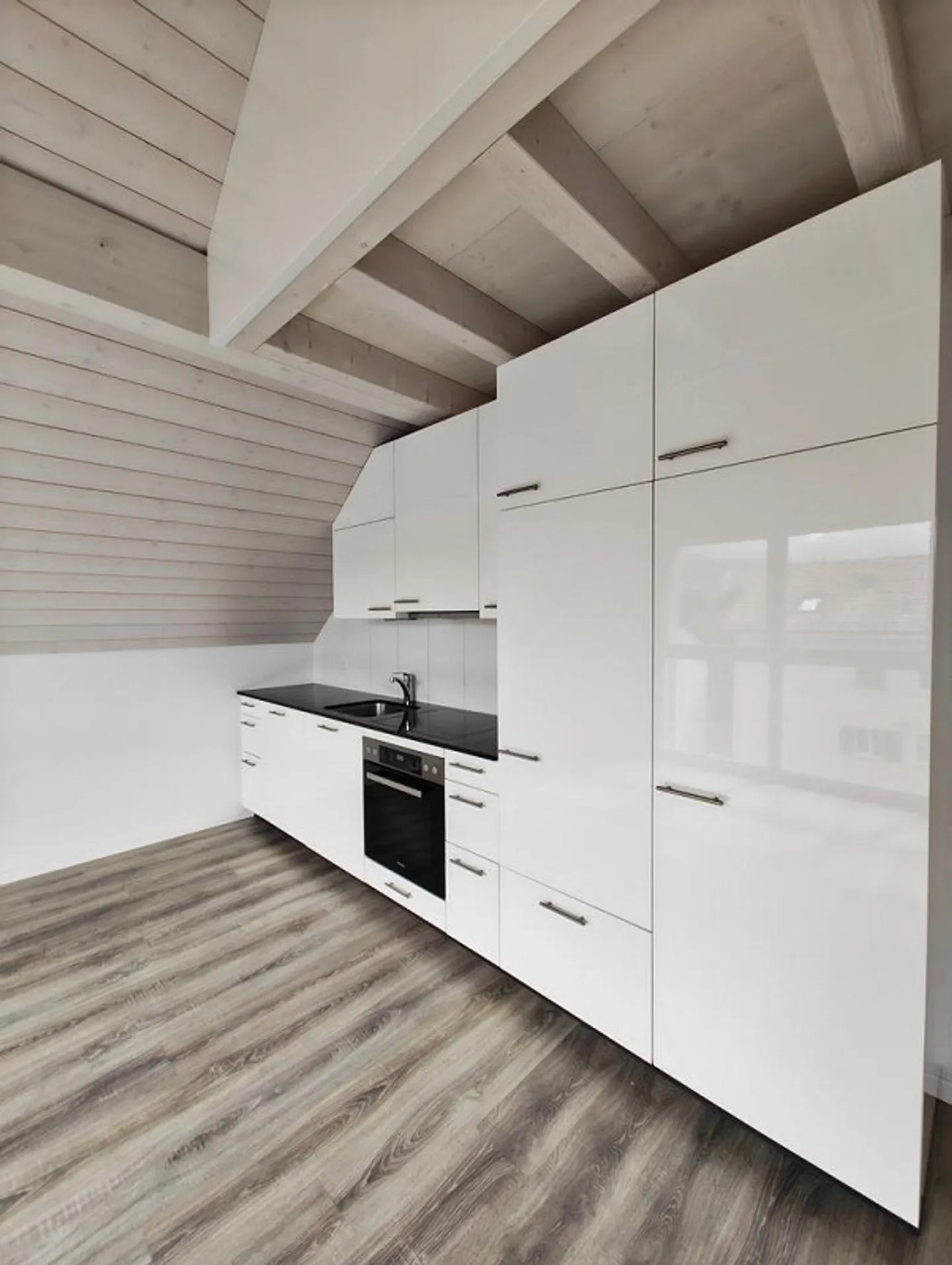 Appartement duplex moderne de 3,5 pièces au 3ème étage / Promotion de loyer - Photo 2 sur 10