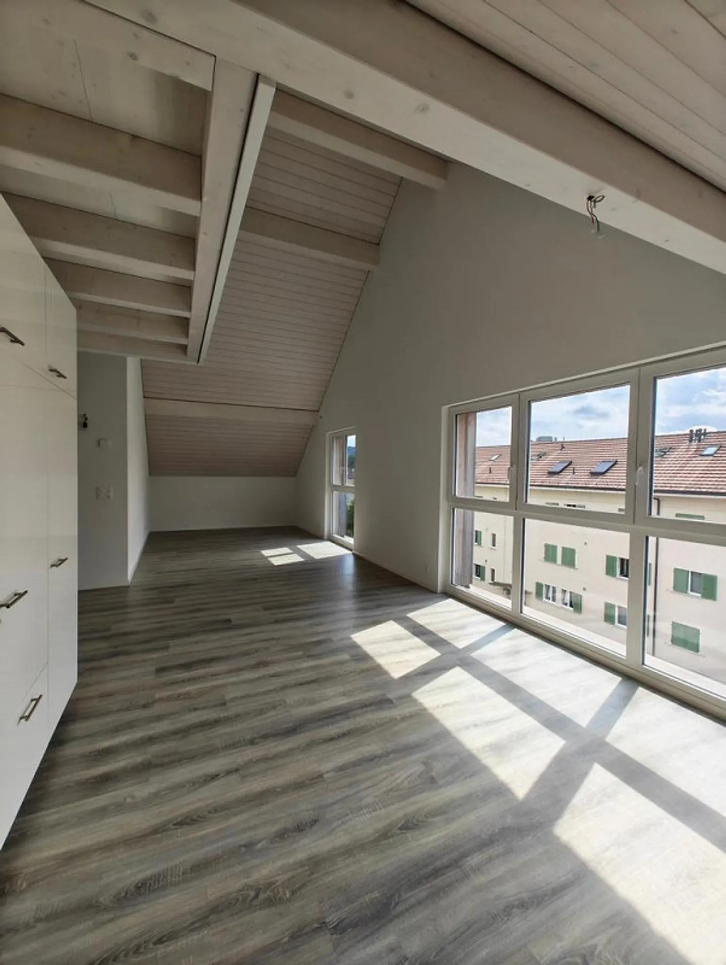 Appartement duplex moderne de 3,5 pièces au 3ème étage / Promotion de loyer - Photo 4 sur 10