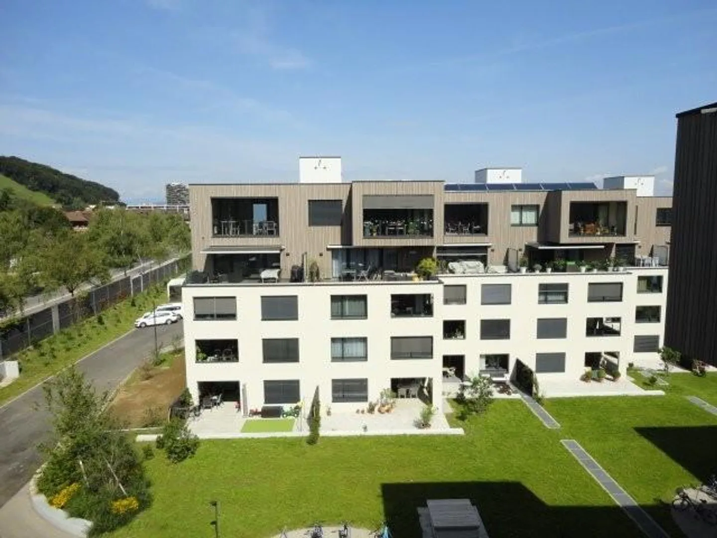 Appartement moderne dans la verdure - Photo 1 sur 5