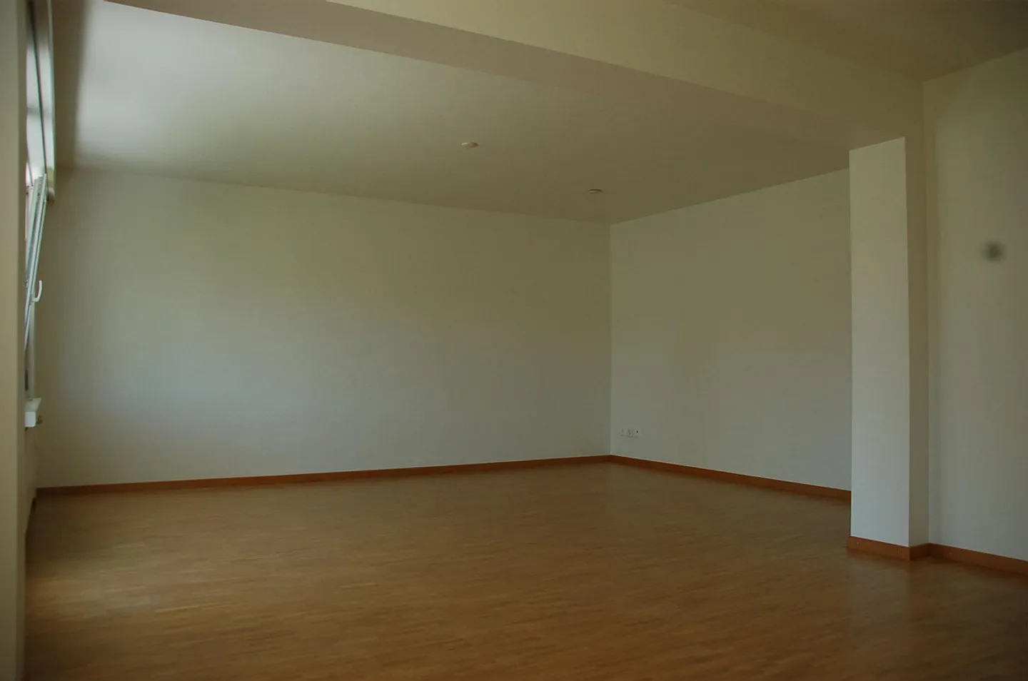 Appartement spacieux de 3,5 pièces avec un grand salon - Photo 3 sur 6