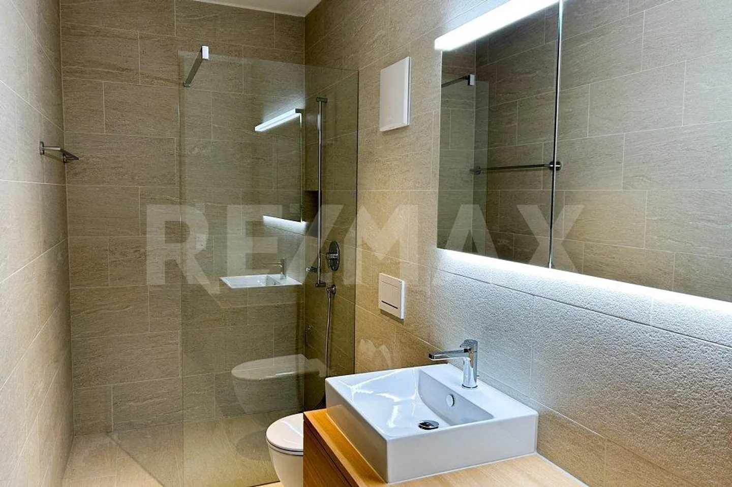 4½ Room Apartment on the 1st Floor, No. 11 - Photo 7 of 12