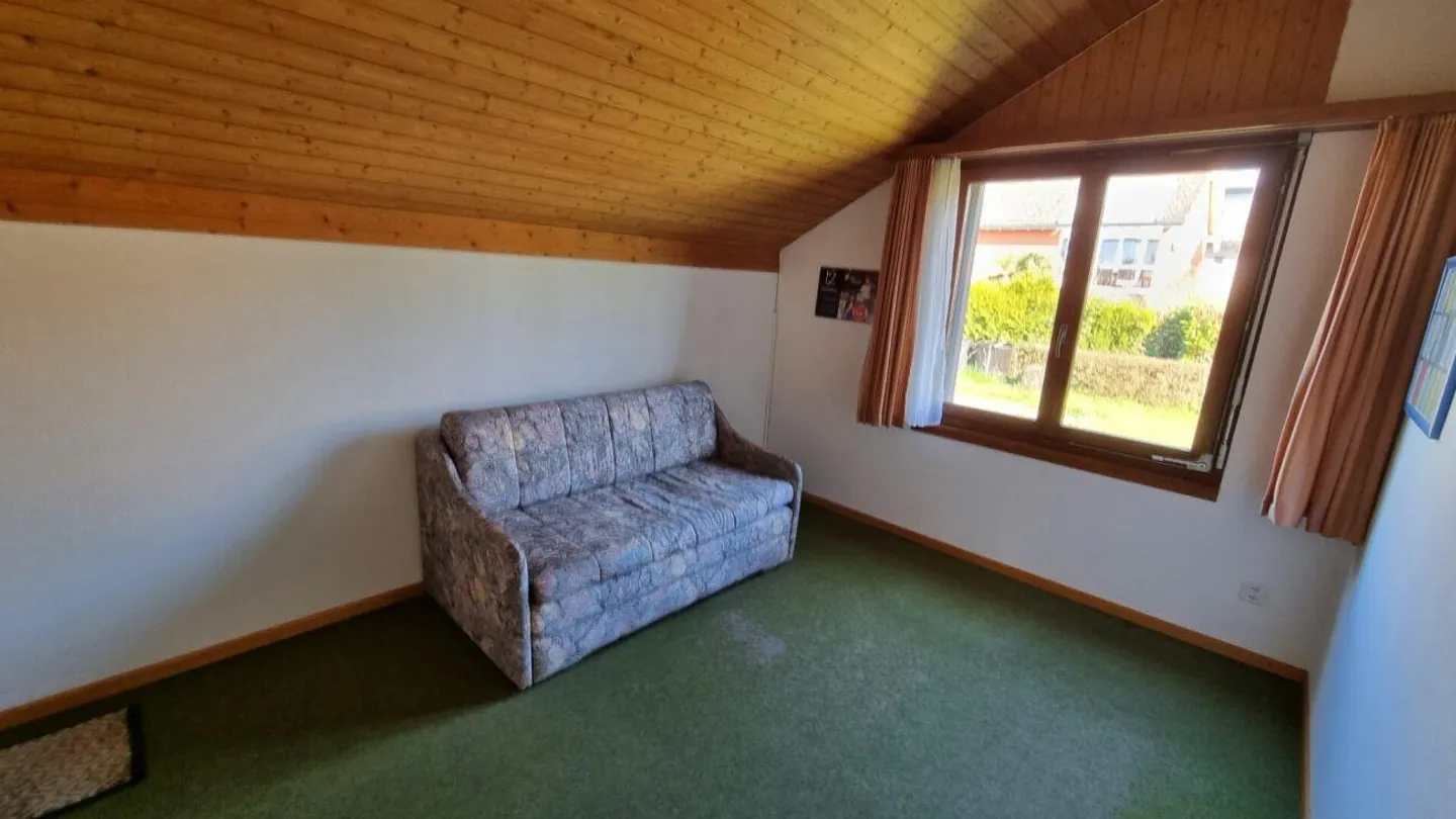 Family Oasis with Large Garden - Photo 10 of 11