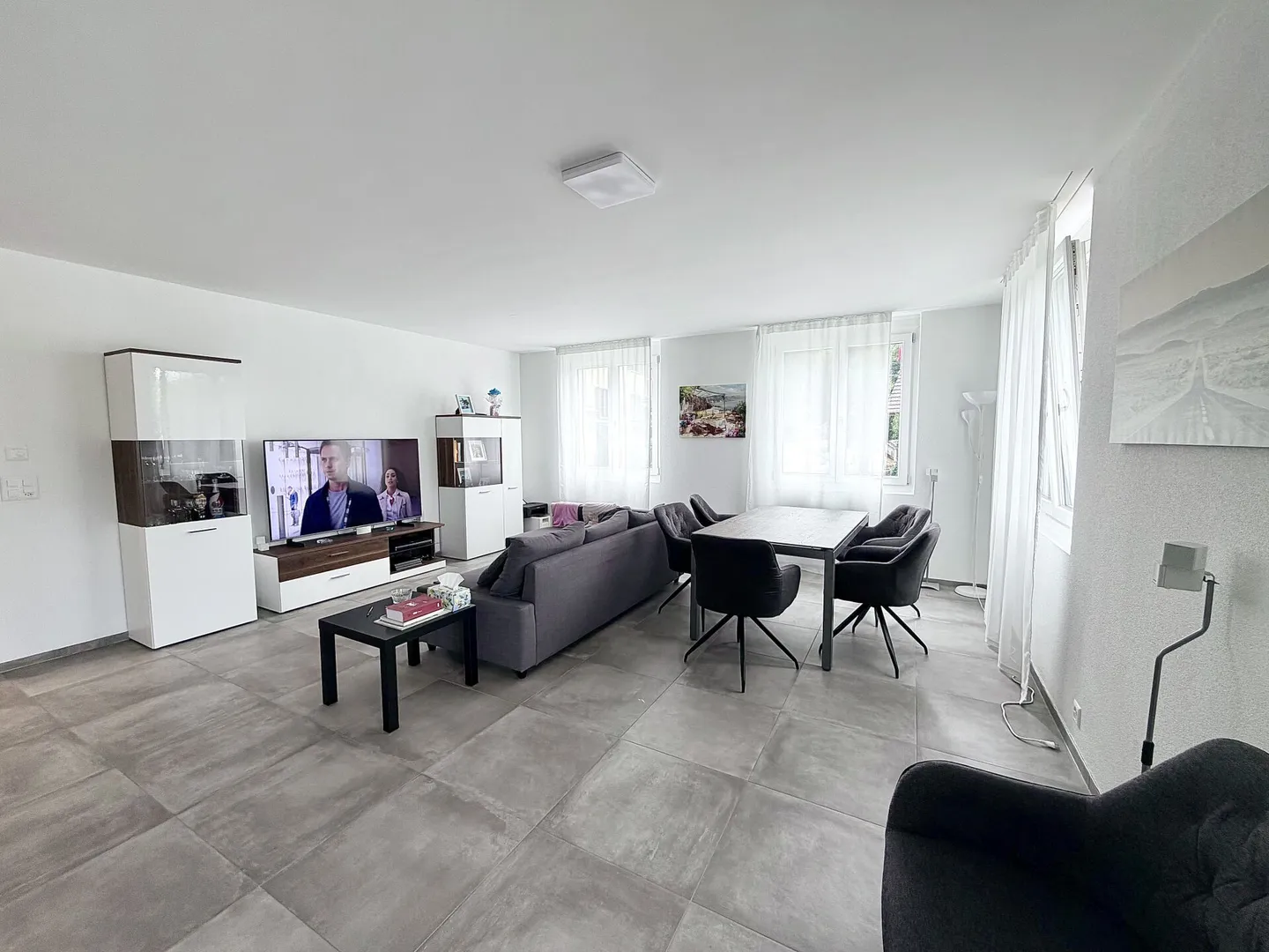 Vivere di alta qualità in un attraente appartamento di 3,5 stanze! - Foto 2 di 8