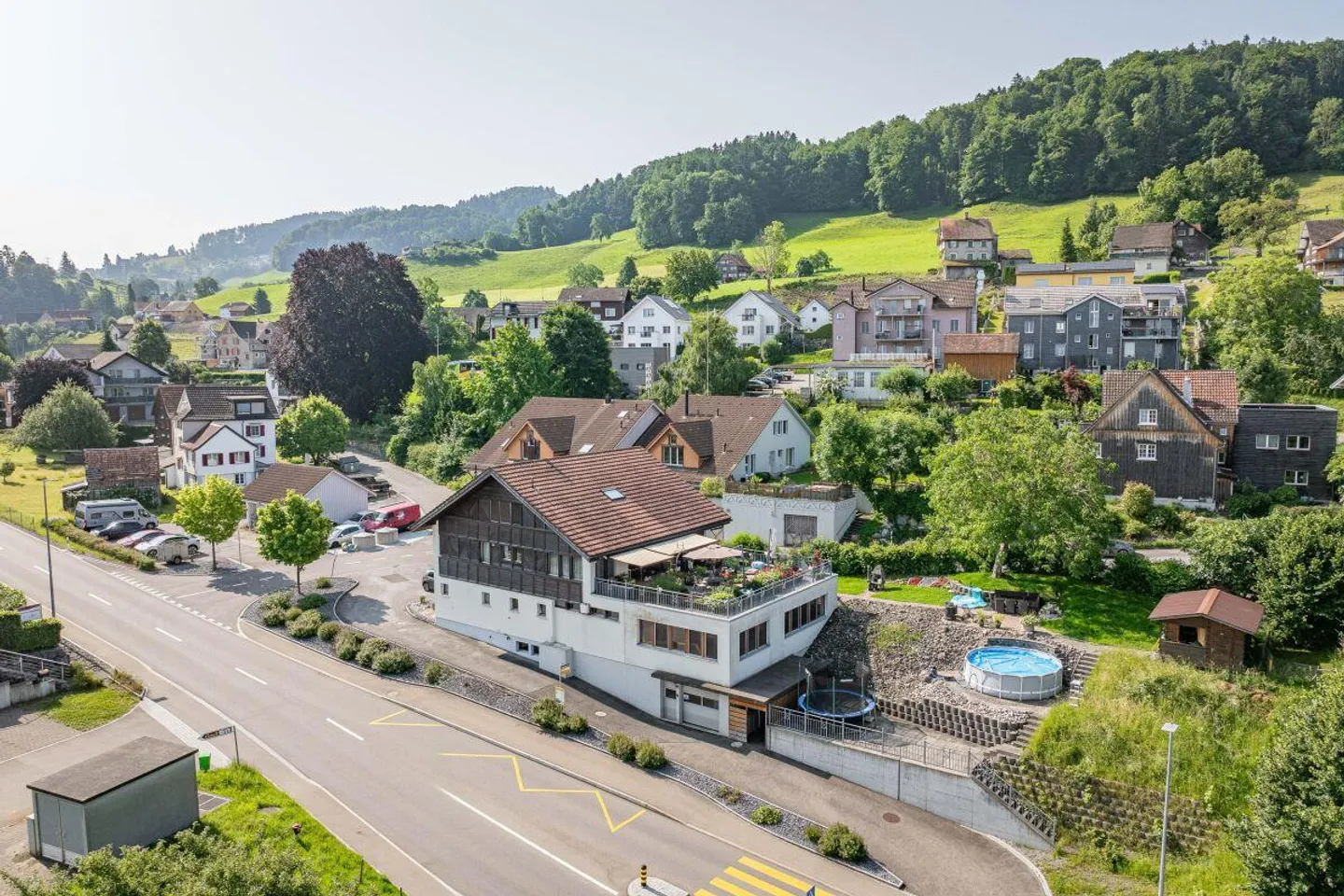 Edificio residenziale e commerciale - Foto 3 di 13