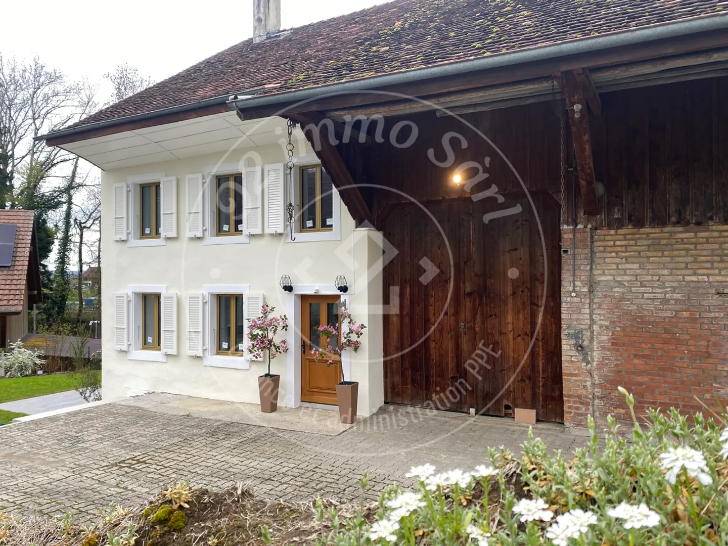 Renovated farmhouse with barn and workshop - Photo 3 of 13