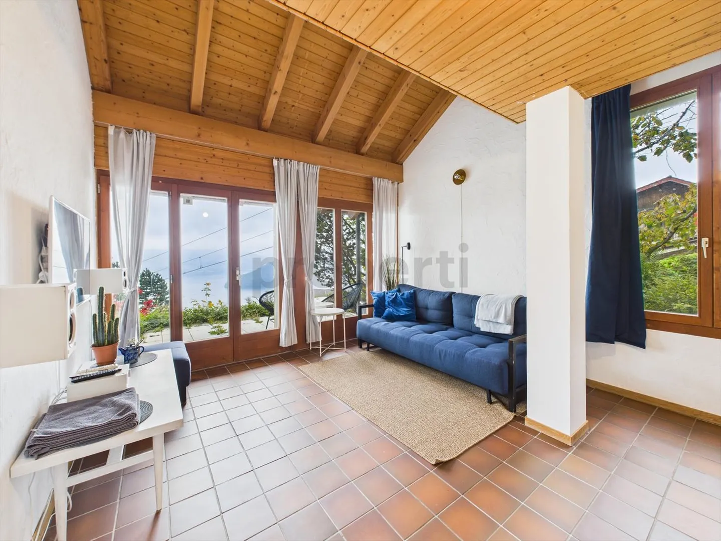 Exklusives 5.5-Zimmer-Doppelhaus mit beheizbarem Pool, Hot Tub und Panoramablick auf den Vierwaldstättersee - Foto 1 von 12
