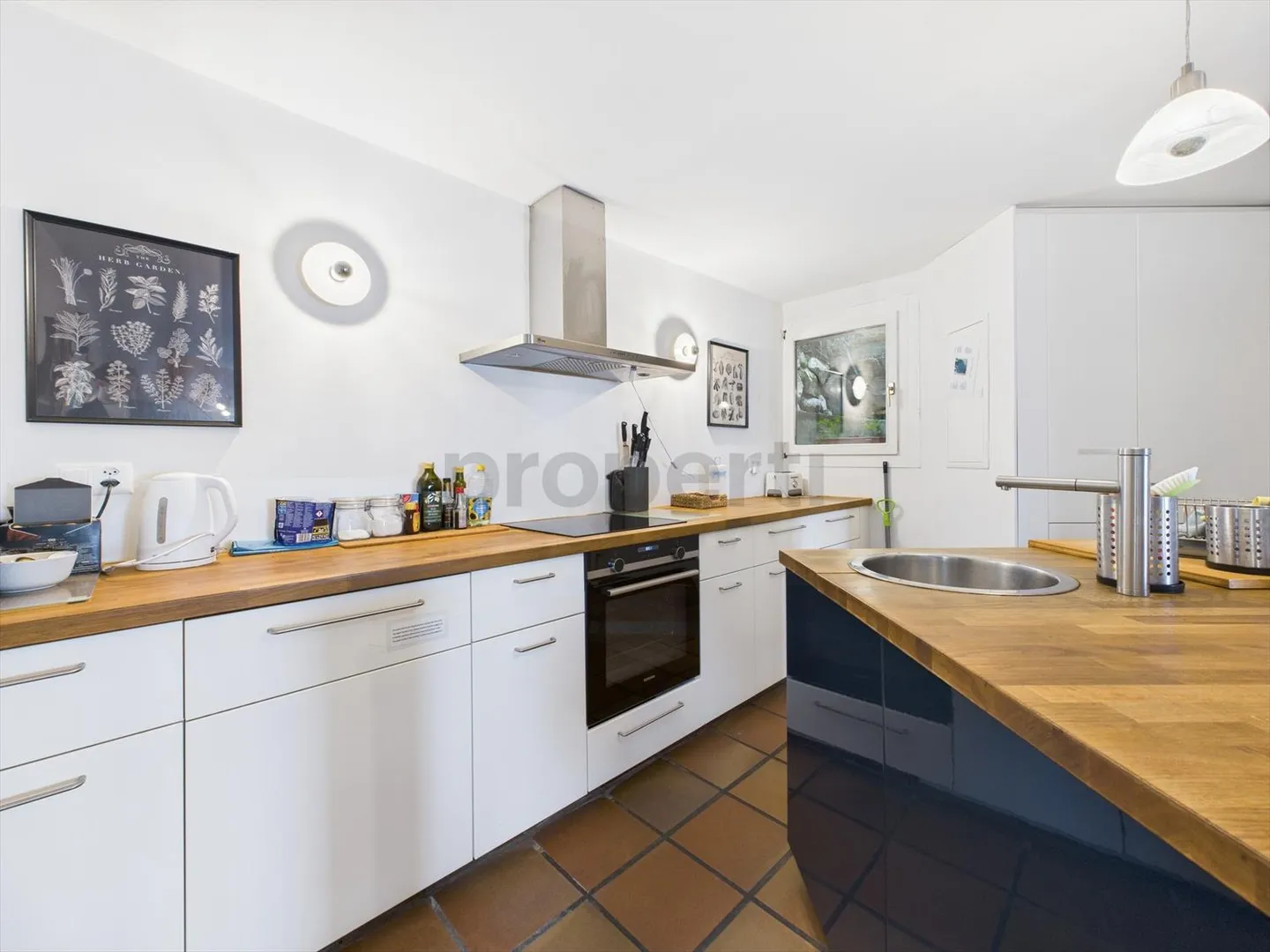 Exklusives 5.5-Zimmer-Doppelhaus mit beheizbarem Pool, Hot Tub und Panoramablick auf den Vierwaldstättersee - Foto 3 von 12