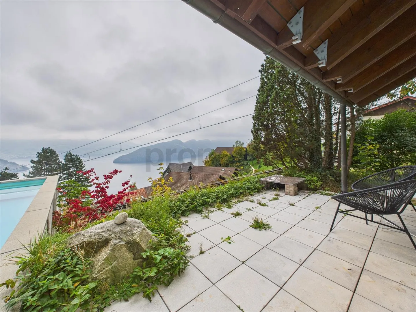 Exklusives 5.5-Zimmer-Doppelhaus mit beheizbarem Pool, Hot Tub und Panoramablick auf den Vierwaldstättersee - Foto 9 von 12