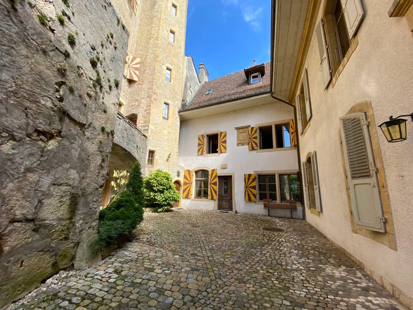 2.5 room apartment in the heart of the dungeon / Vaumarcus - Photo 1 of 7