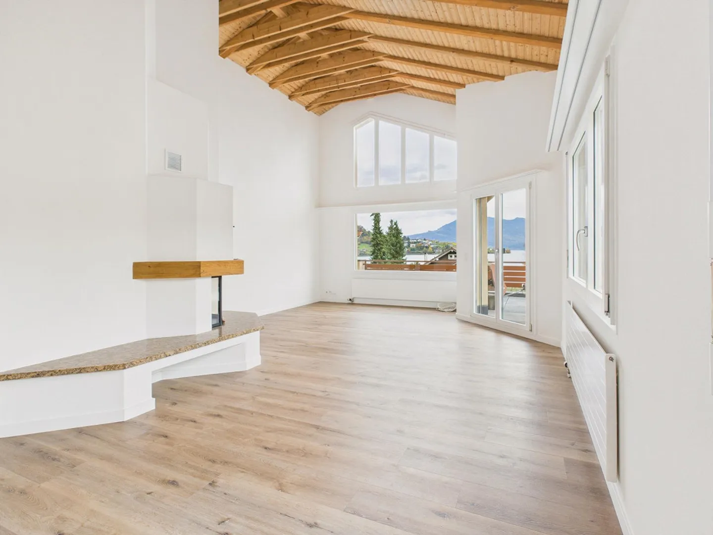 Appartamento attico da sogno con vista sul lago a Hergiswil NW - Foto 1 di 14