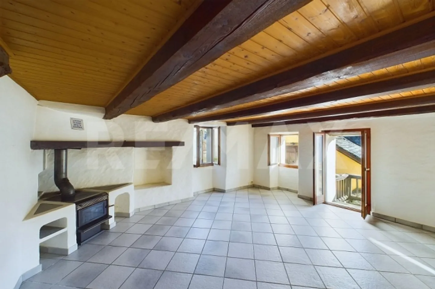 2.5 Room apartment - Photo 1 of 12