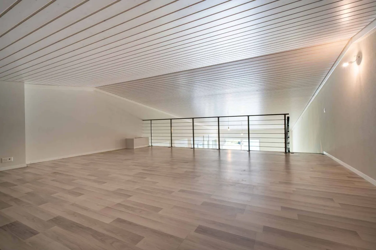 Affascinante semi-loft con volumi generosi e architettura aperta - Foto 10 di 12