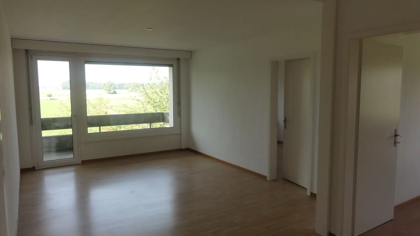 Appartement de 3 1/2 pièces dans un endroit calme avec vue sur la verdure - Photo 4 sur 10
