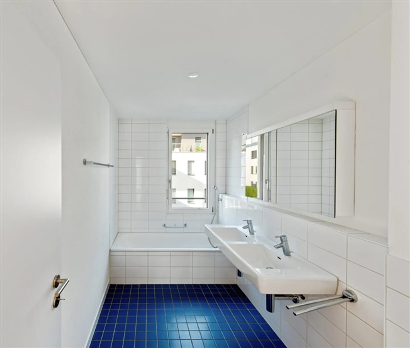 Beautiful living in an idyllic location - Photo 4 of 7