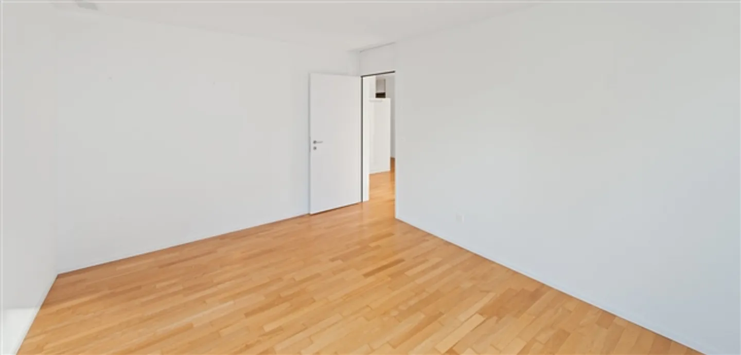 Beautiful living in an idyllic location - Photo 6 of 7