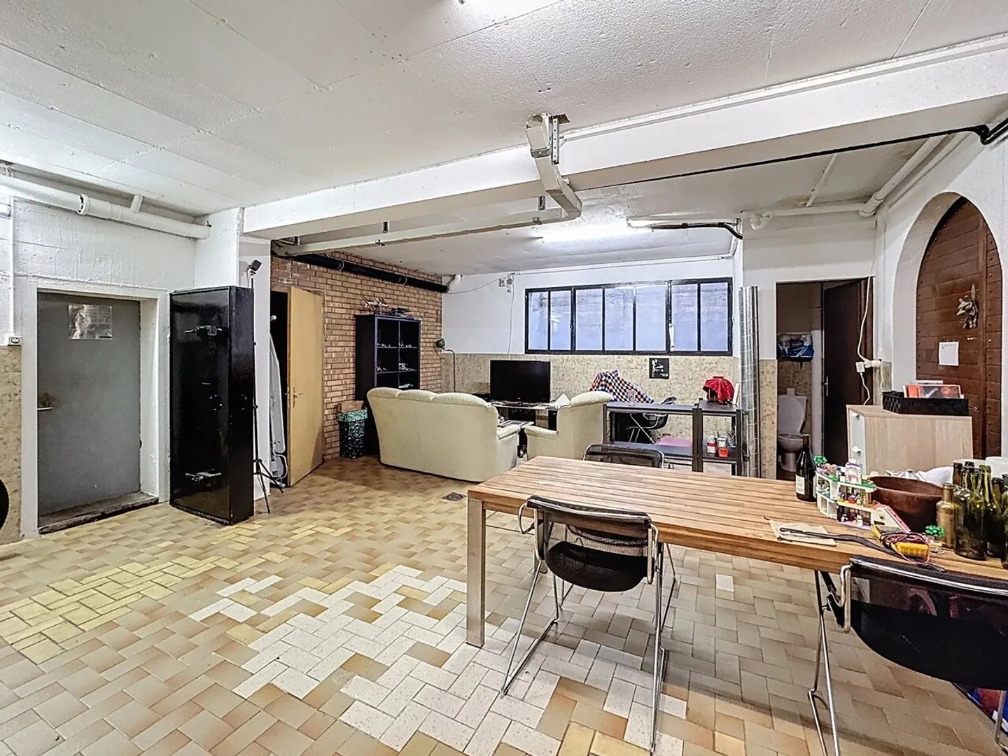 Multipurpose building ideal for investors - Photo 12 of 13