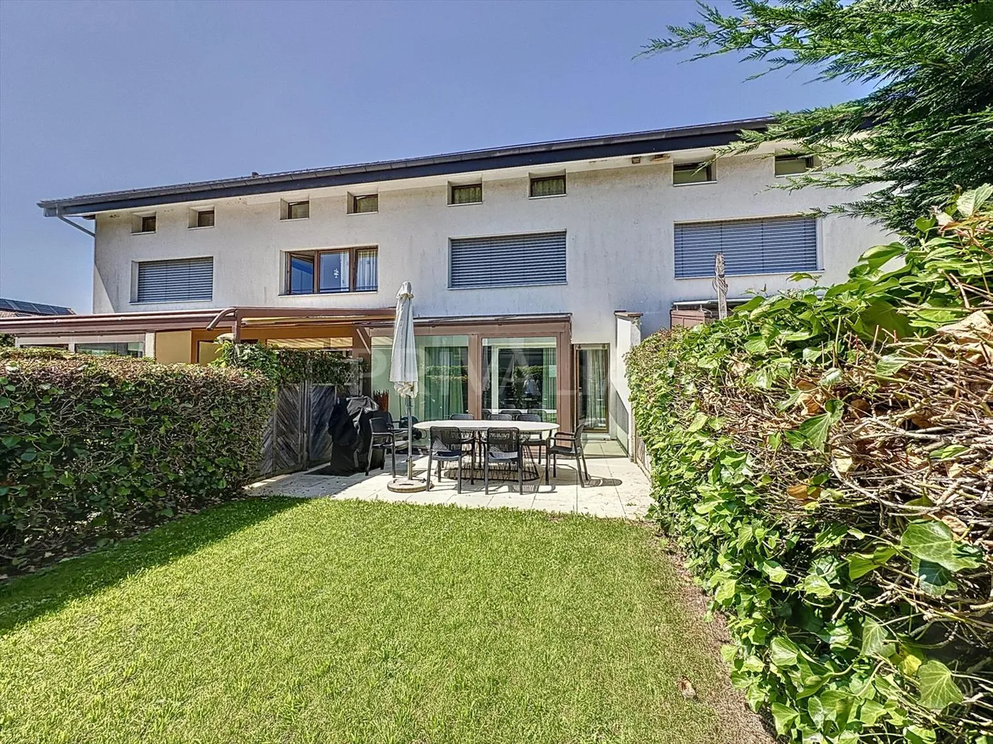 Elegante zeitgenössische angrenzende Villa in den Höhenlagen von Morges - Foto 1 von 12