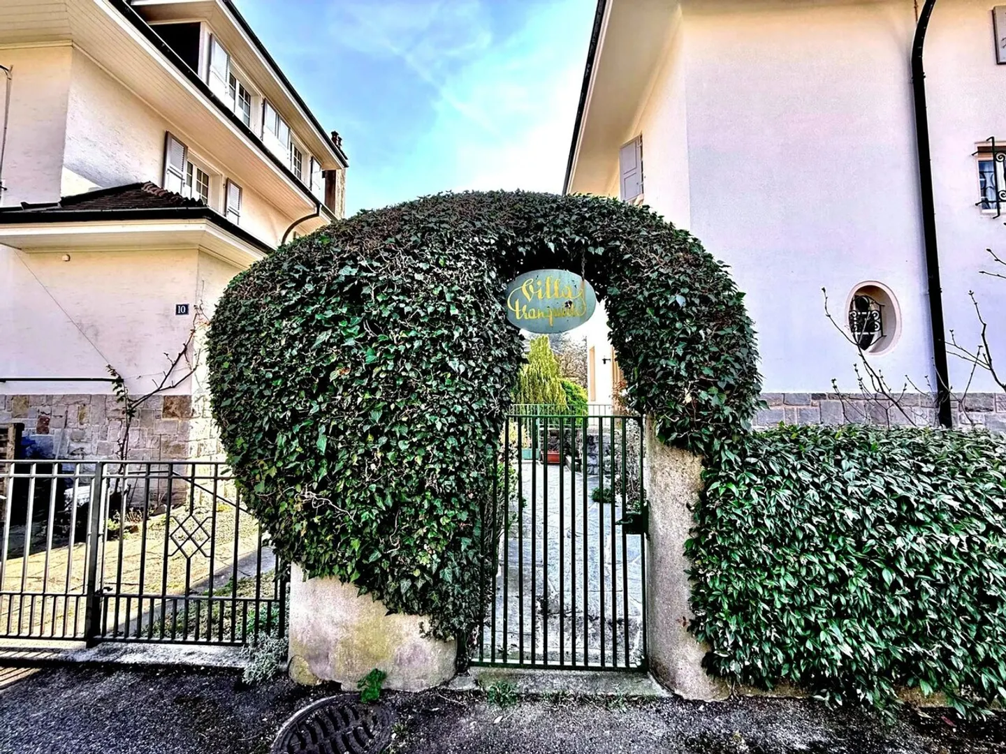 Exceptional House in Lausanne - Photo 2 of 13