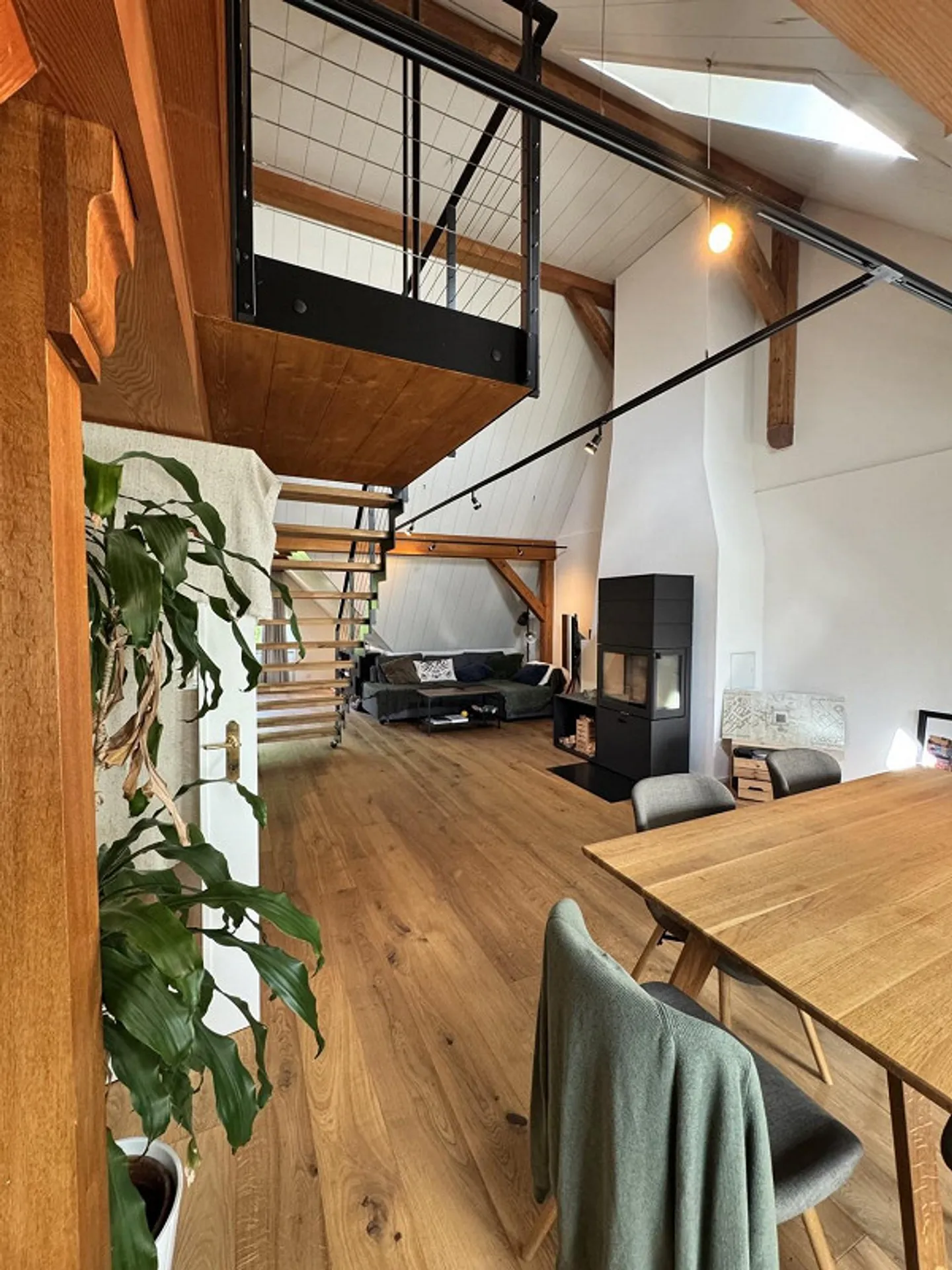 Vie de type loft au-dessus des toits de la ville - Photo 2 sur 13