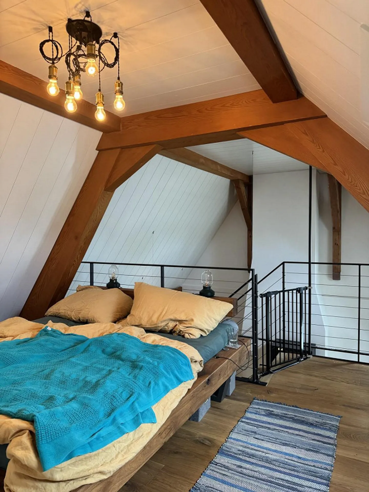 Vie de type loft au-dessus des toits de la ville - Photo 8 sur 13