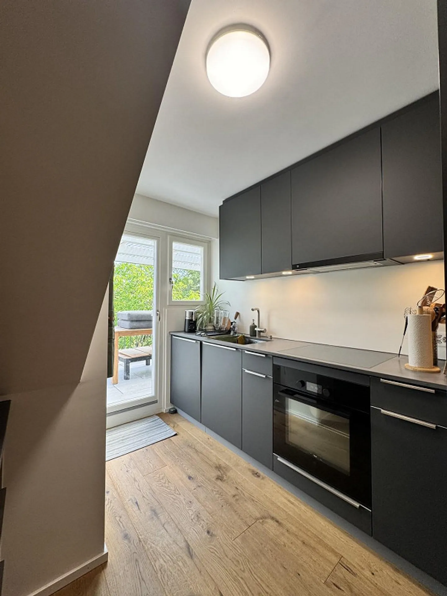Vie de type loft au-dessus des toits de la ville - Photo 6 sur 13