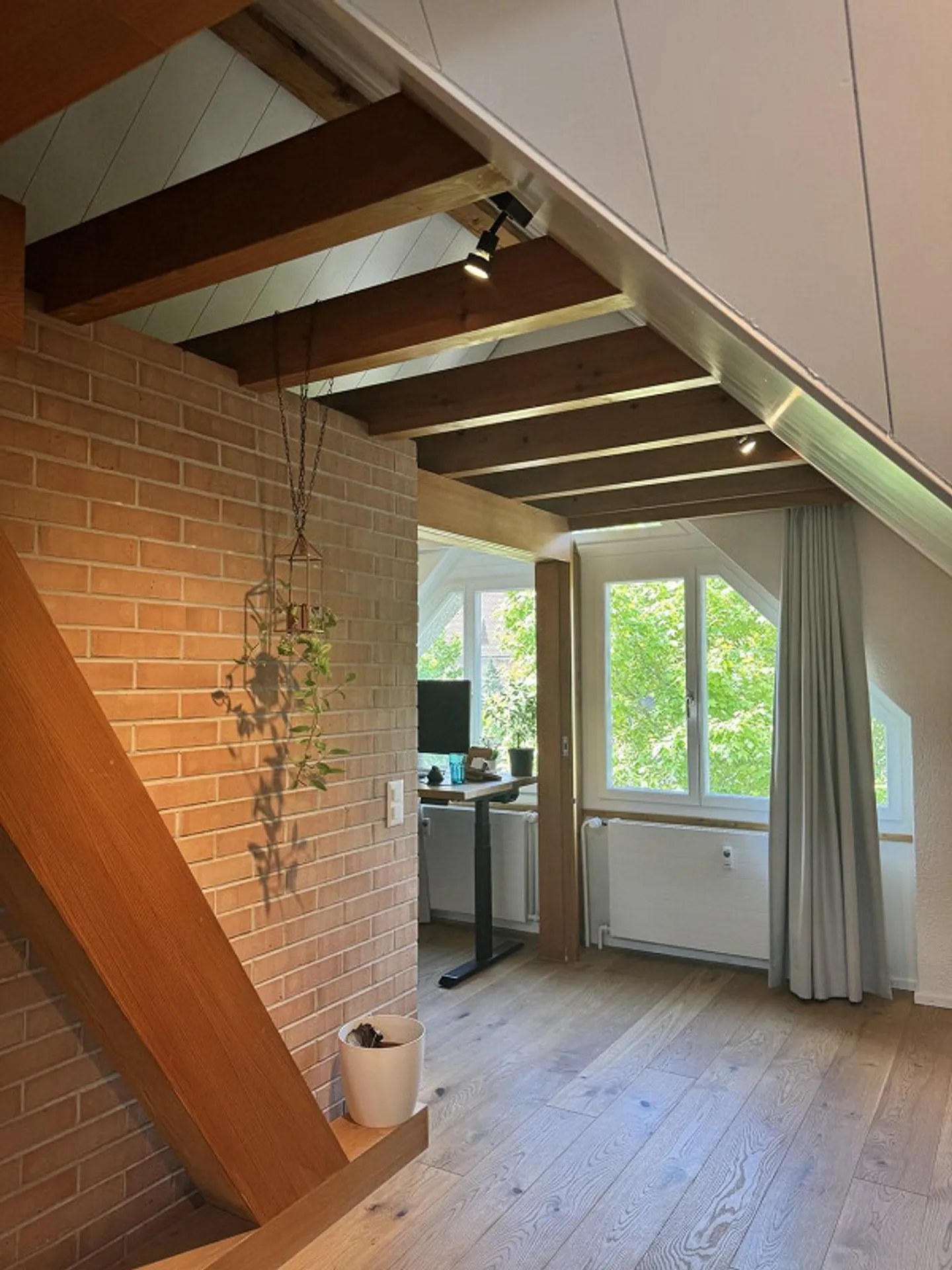 Vie de type loft au-dessus des toits de la ville - Photo 9 sur 13