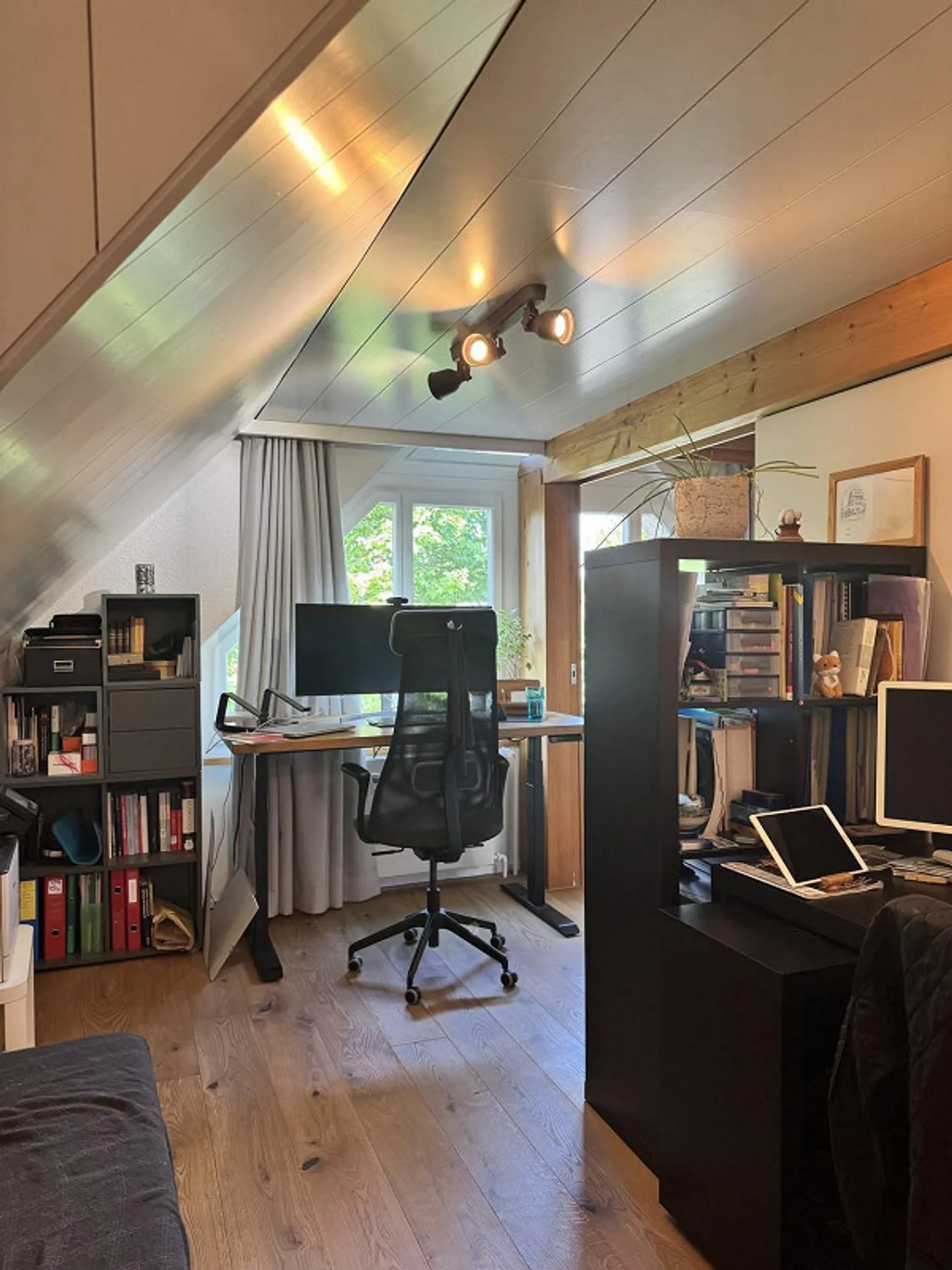 Vie de type loft au-dessus des toits de la ville - Photo 10 sur 13