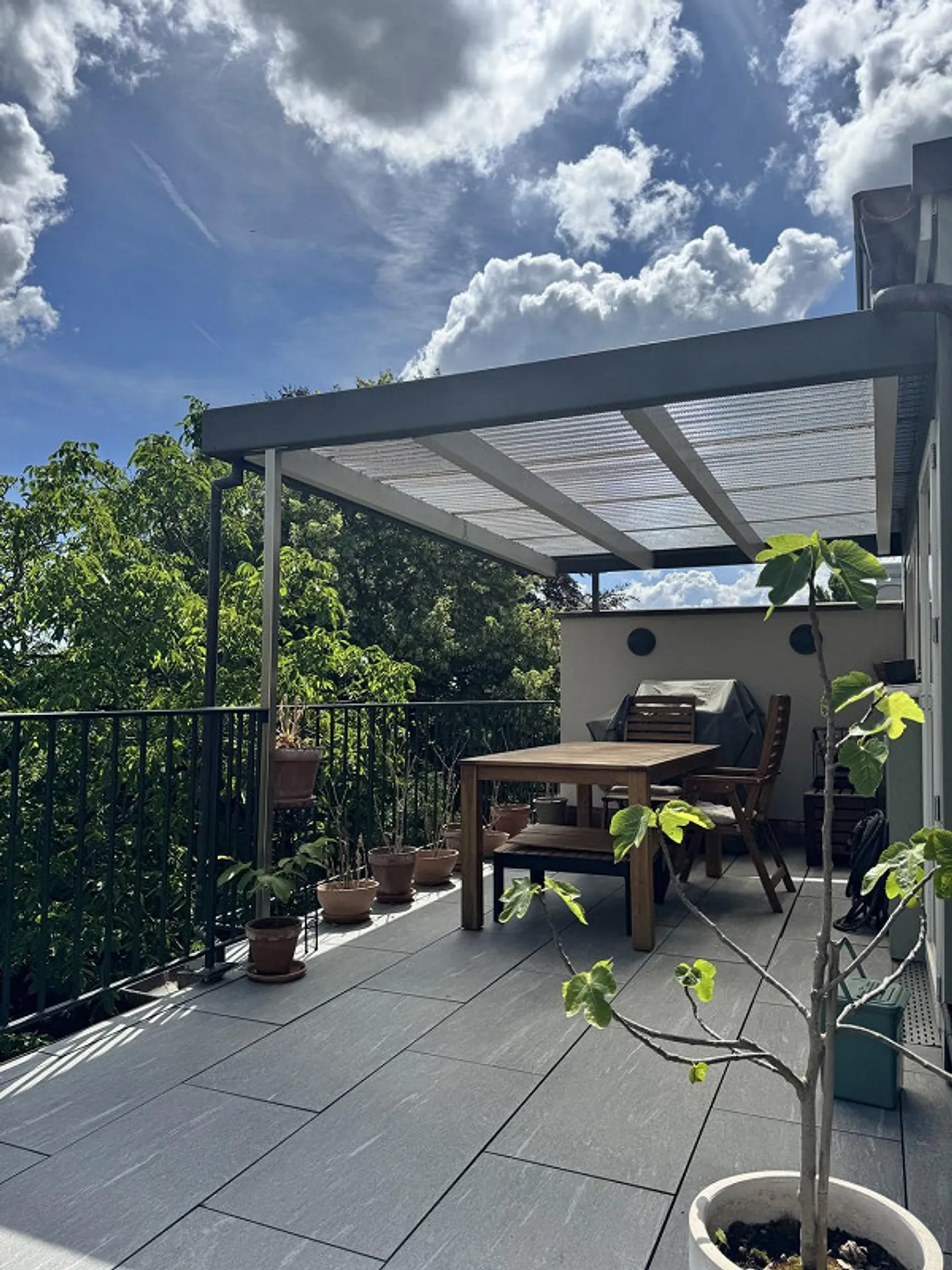 Vie de type loft au-dessus des toits de la ville - Photo 12 sur 13