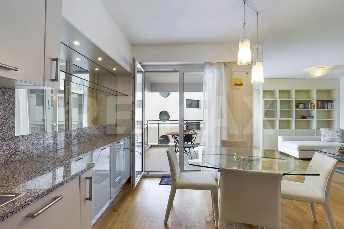 Elegante Wohnung mit Blick auf Lugano und den See - Foto 3 von 13