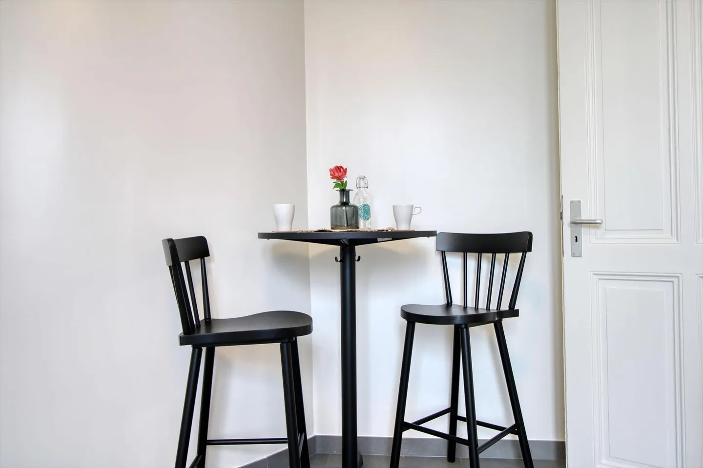 Magnificent furnished apartment in shared accommodation, city center of Geneva - Photo 8 of 16