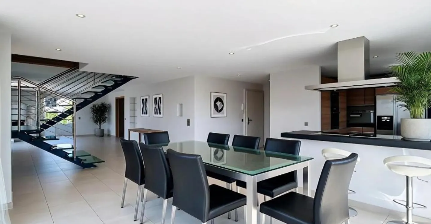 Duplex penthouse with 6.5 rooms and lake view in St-Sulpice - Photo 7 of 11