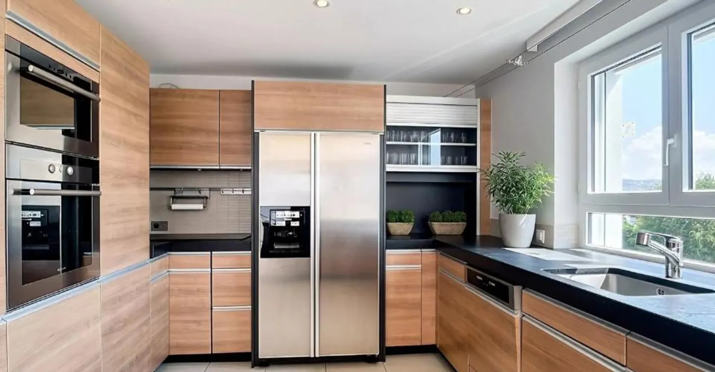 Duplex penthouse with 6.5 rooms and lake view in St-Sulpice - Photo 8 of 11