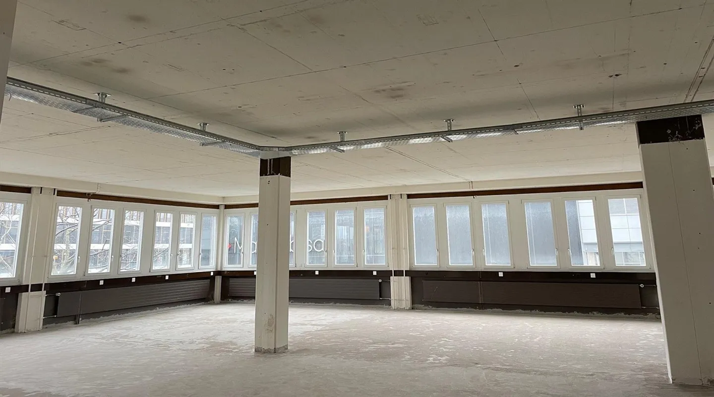 Spazio commerciale versatile di 488 m² con ascensore per merci - Foto 2 di 4