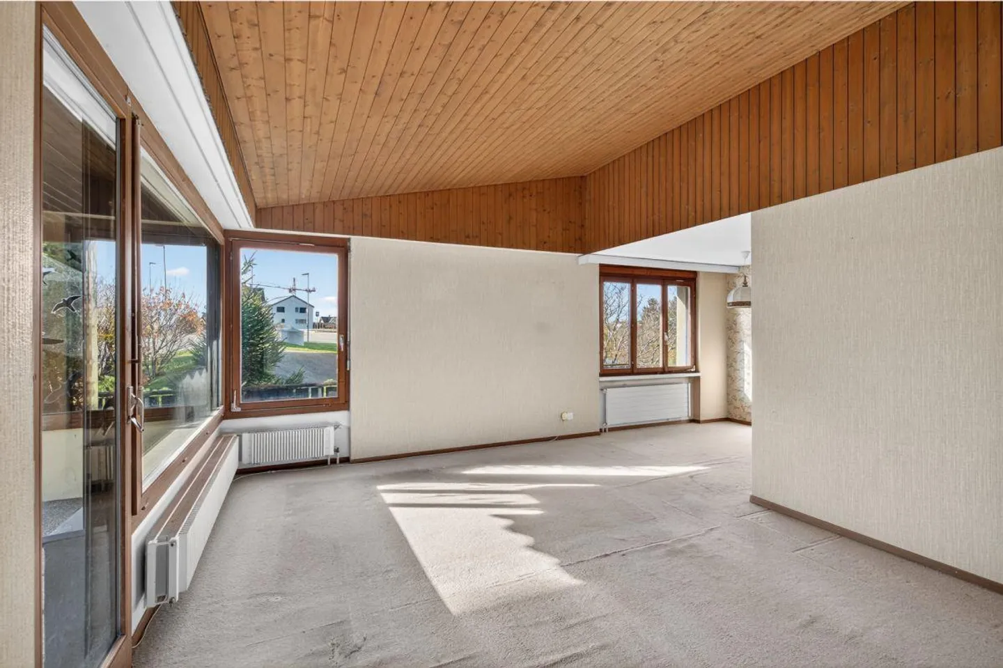 Terreno commerciale in posizione visibile con casa unifamiliare - Foto 7 di 11